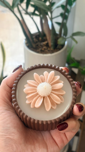 شات مراکشی شمع گل بابونه سنگ مصنوعی دکوراتیو پرشده با پارافین