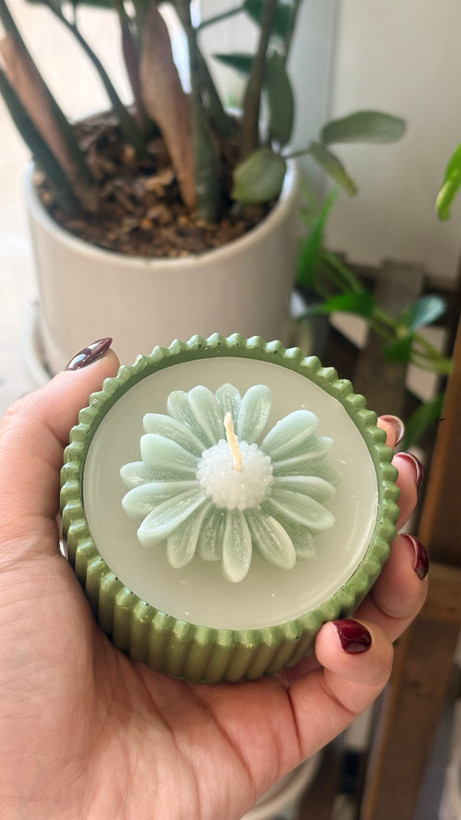 شات مراکشی شمع گل بابونه سنگ مصنوعی دکوراتیو پرشده با پارافین